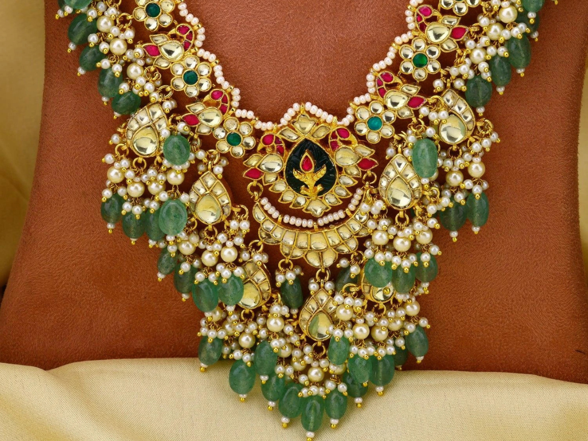 What Is Jadau Jewellery? The Traditional Art Behind Kundan’s Timeless Sparkle