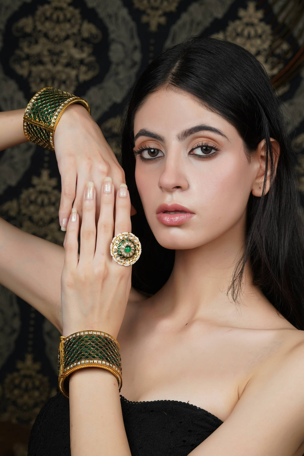 Emerald Green & Gold-Toned Bangle