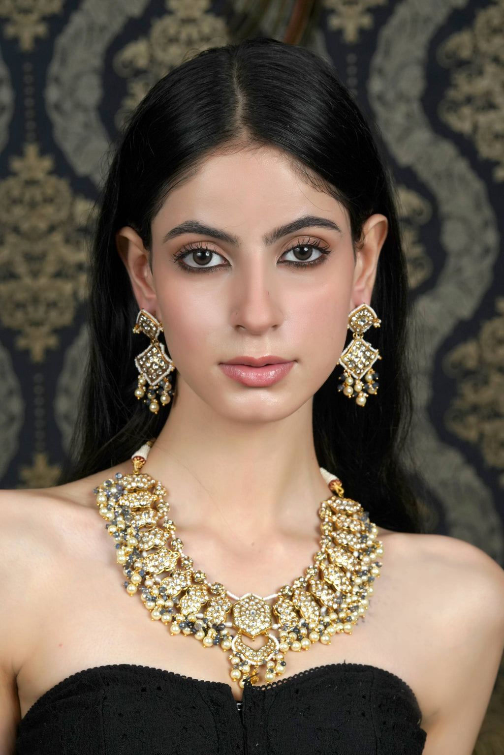 Gold Toned Kundan and Pearl Choker Necklace