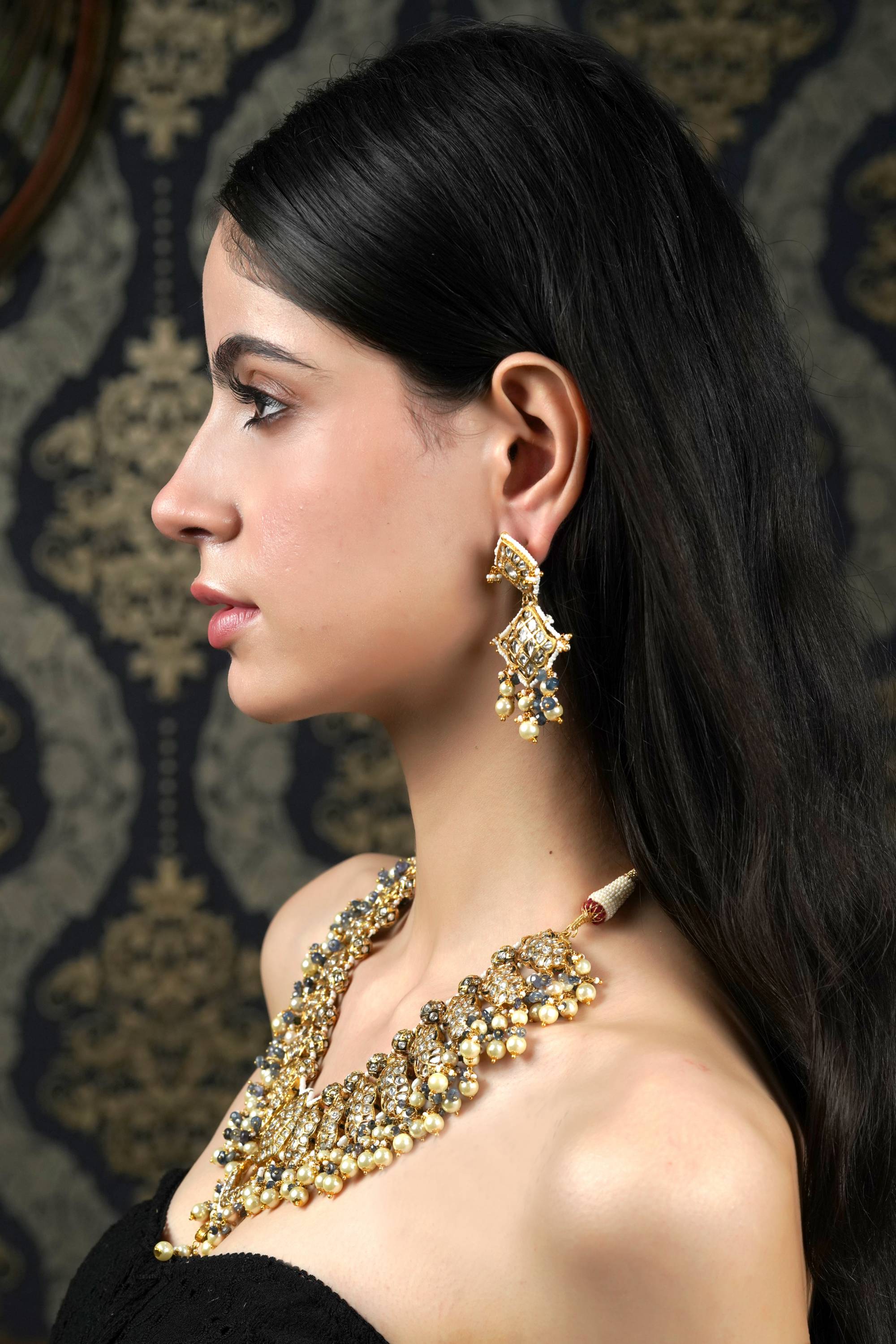 Gold Toned Kundan and Pearl Choker Necklace