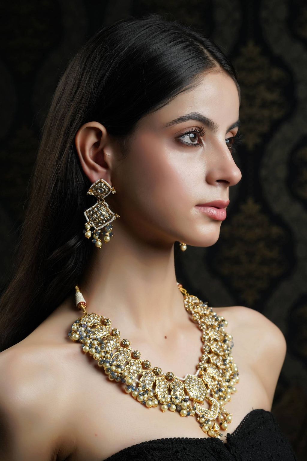 Gold Toned Kundan and Pearl Choker Necklace