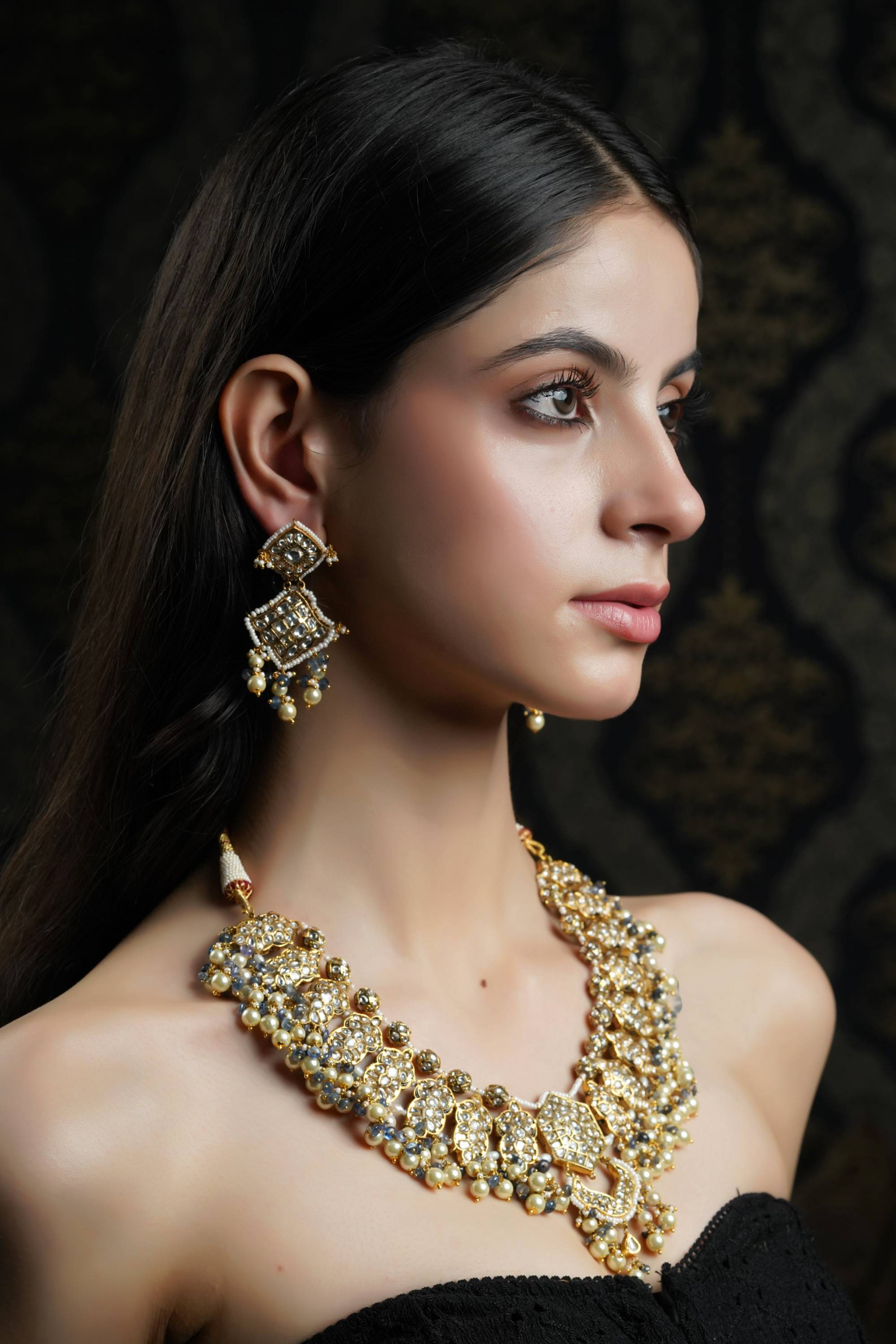 Gold Toned Kundan and Pearl Choker Necklace
